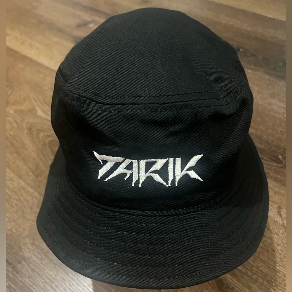 NWOT Tarik Black Bucket Hat with Subtle Logo Detail